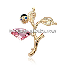 Fashion Austrian crystal brooch in bulk